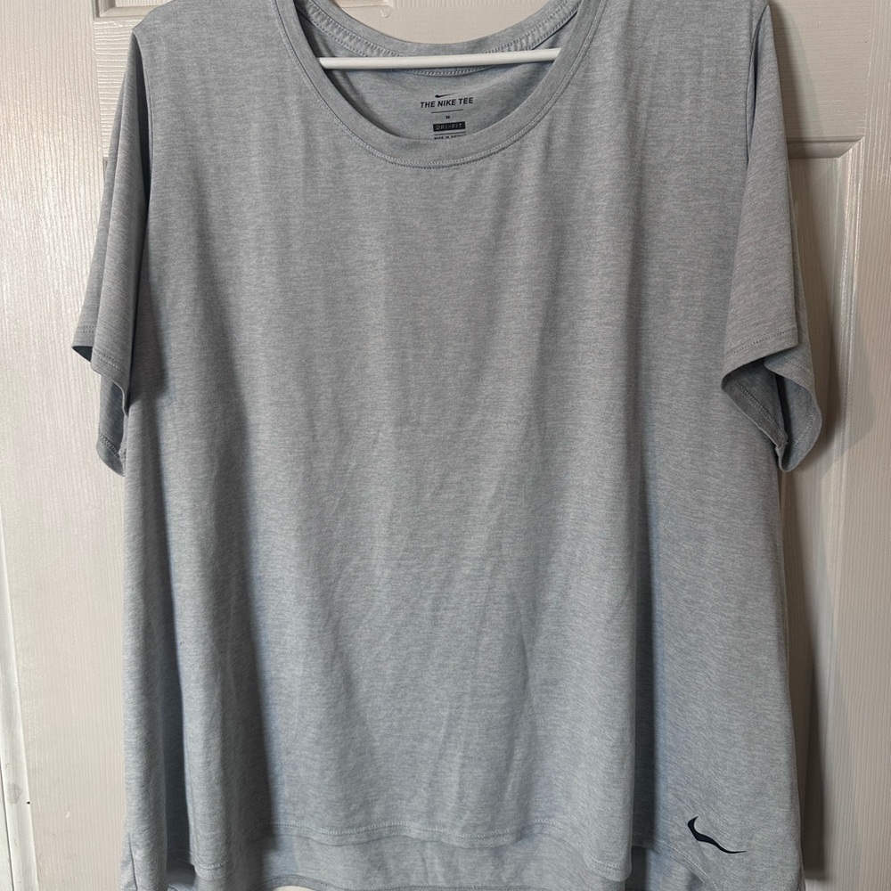 Nike Short Sleeve Tee in Light Gray